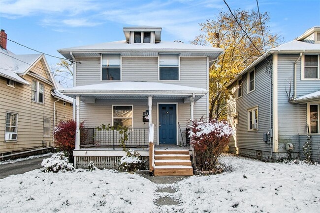 Building Photo - 528 Avon St