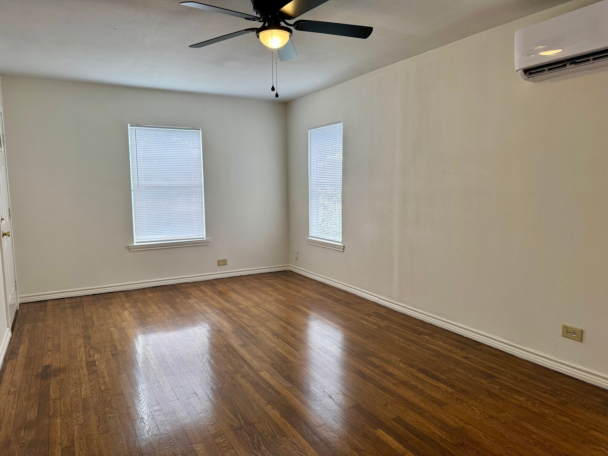 Building Photo - 513 Eleanor Ave