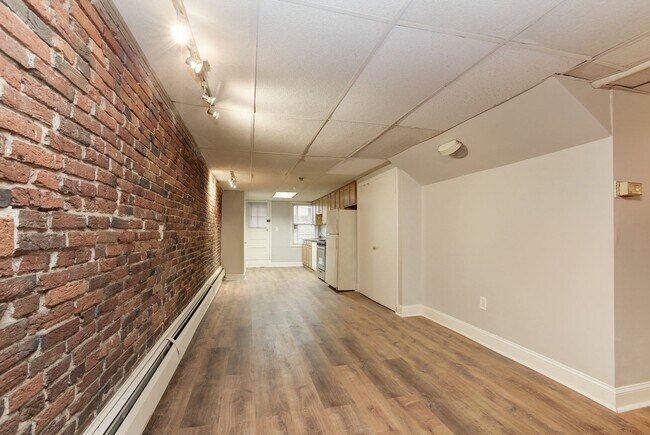 Building Photo - 1805 Bolton St