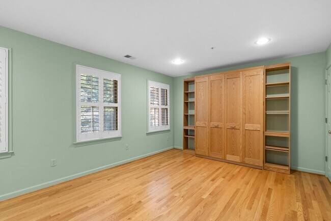 Building Photo - 3 Bed 3.5 Bath - Rockville Townhome - 2 Ca...
