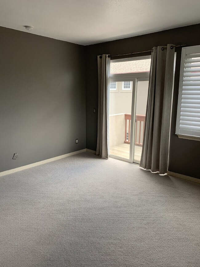 Building Photo - Beautiful Condo For Rent