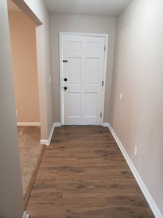 Building Photo - Charming 3Bed/2Bath Brick Home w/Bonus Office Space – Upgraded Comfort Near Martin Lake *1/2 OFF ...