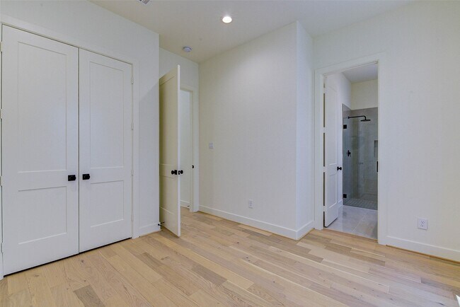 Building Photo - 1803 Dunlavy St