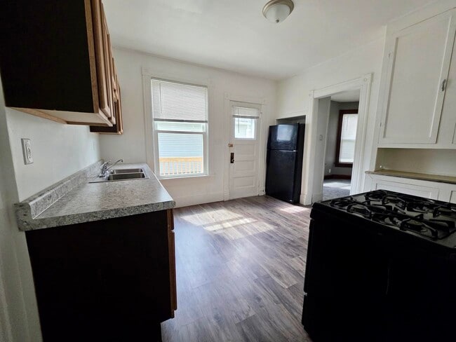 Building Photo - 1801 N Wisconsin St