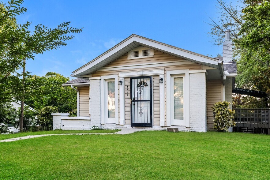 Building Photo - 8214 8th Ave S