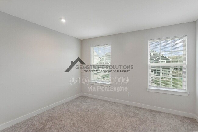 Building Photo - 3301 Somerset Ln