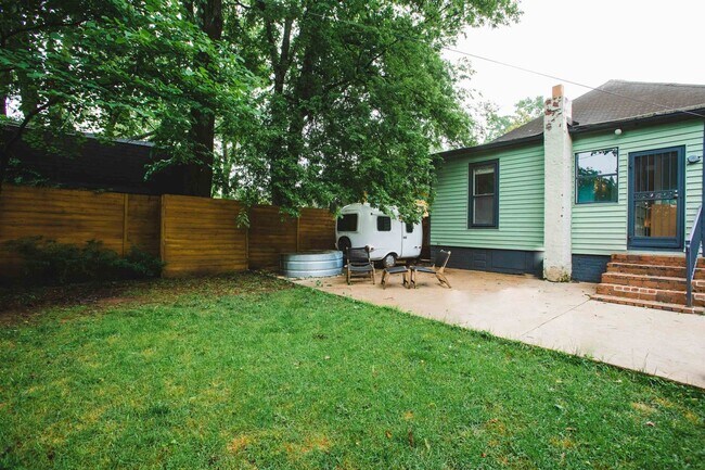 Building Photo - 1952 Court Ave