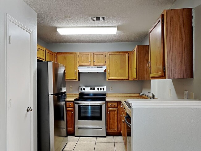 Building Photo - Captivating Single Family Home | 3 BR/2BA | 1-Car Covered Parking | Gated backyard