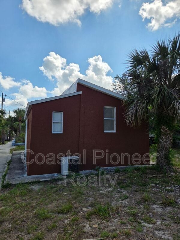 Building Photo - 606 Cross St