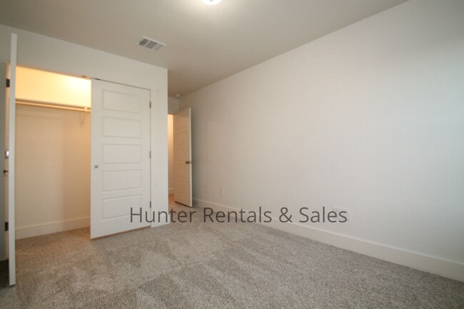 Building Photo - Upscale Three-bedroom Townhome!