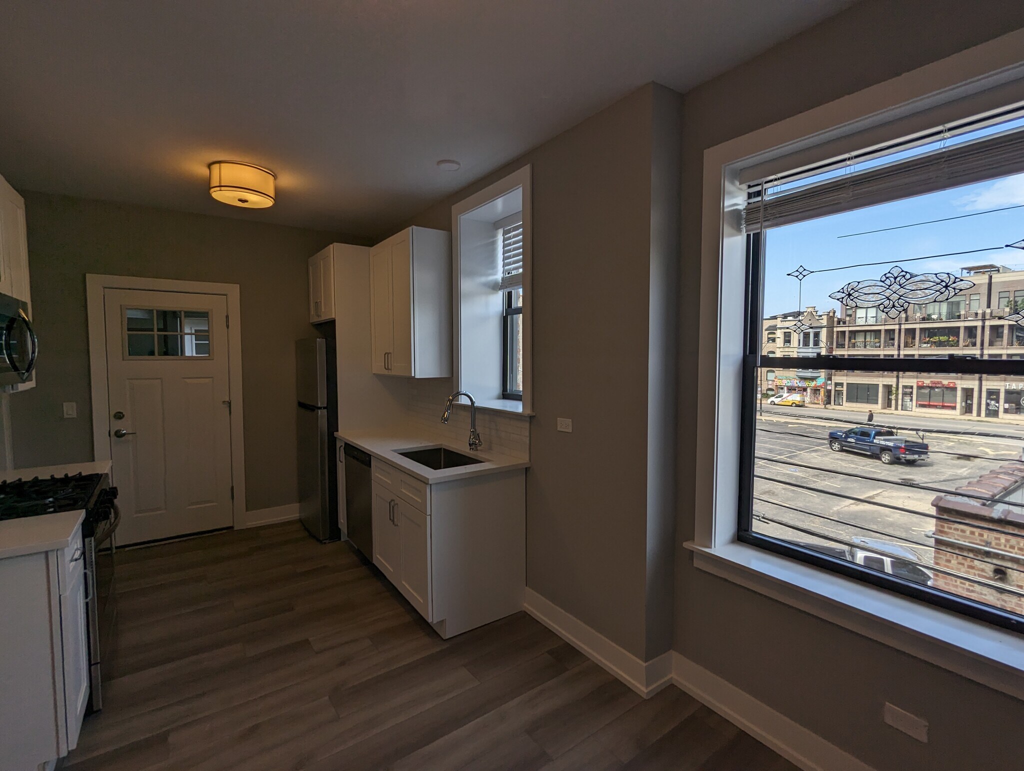 Building Photo - 3935 N Janssen Ave