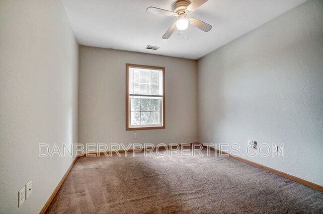 Building Photo - 1115 N Byrne Rd