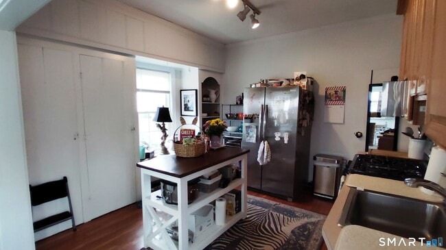 Building Photo - 887 Hanover Rd