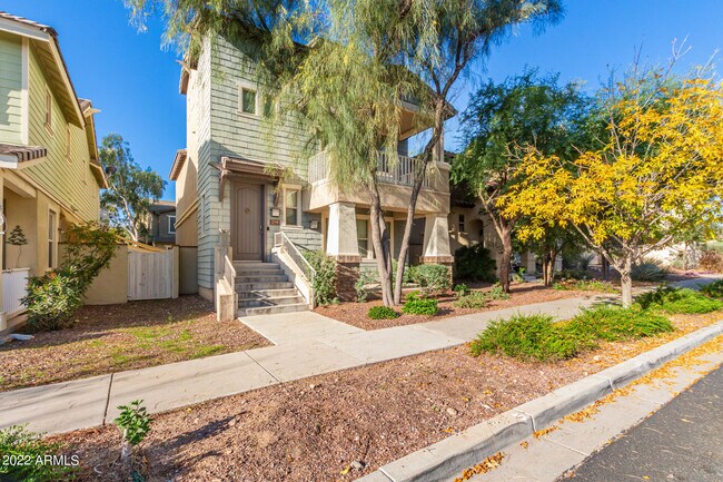 Building Photo - 2948 N Evergreen St