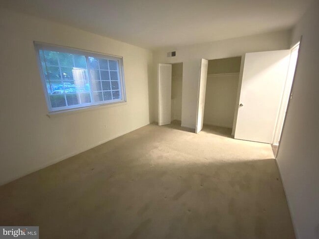 Building Photo - 1531 Colonial Dr