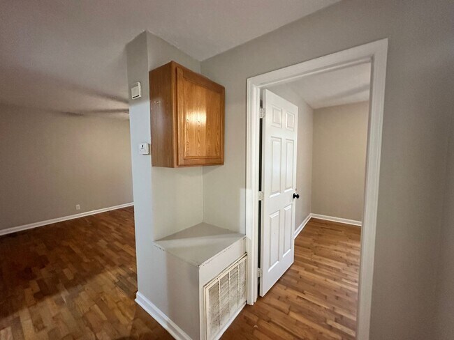 Building Photo - 308 Bond St