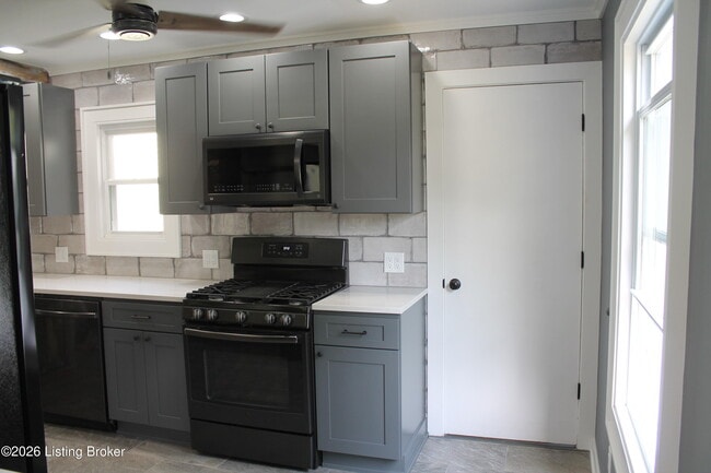 Building Photo - 528 Harris Pl