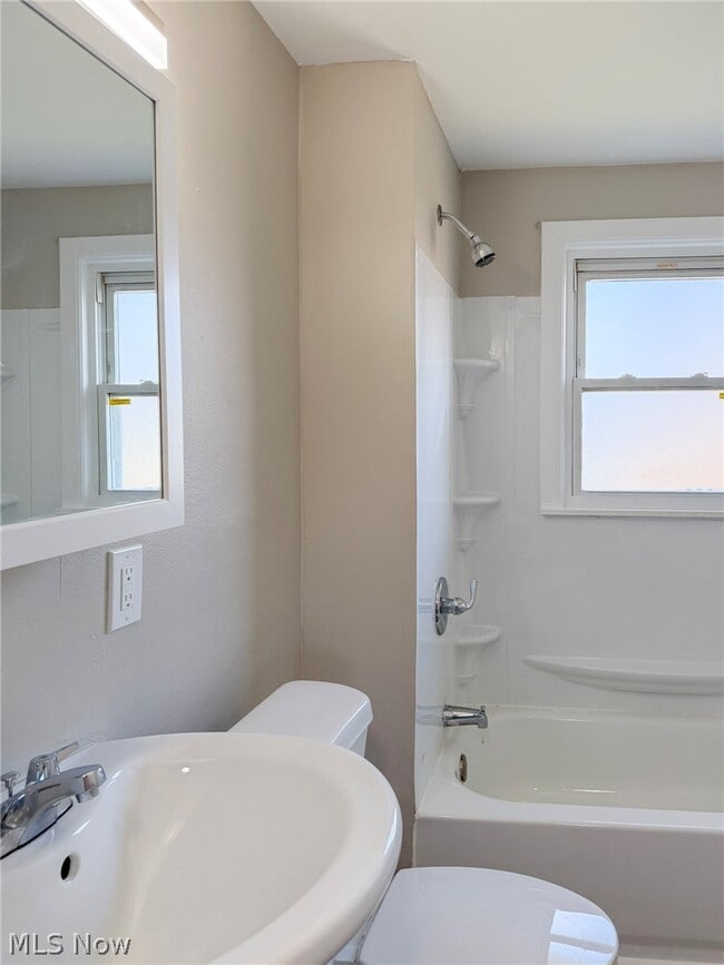 Building Photo - 642 Broadway