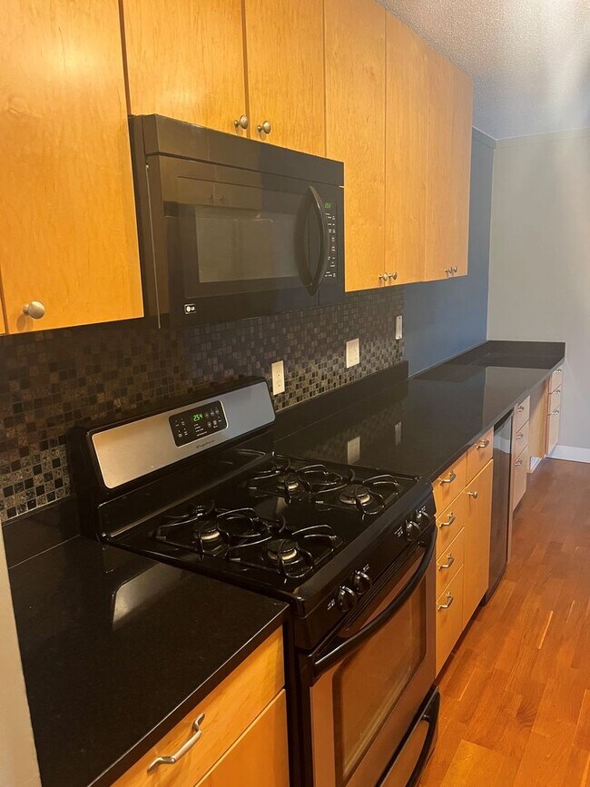 Building Photo - 2800 W 44th St