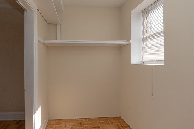 Building Photo - 653 W Belmont Ave