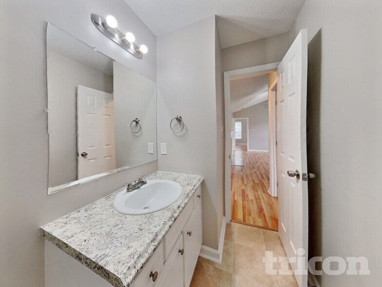 Building Photo - 109 Impressive Ln