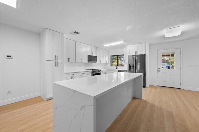 Building Photo - 5003 Gardengate Ln