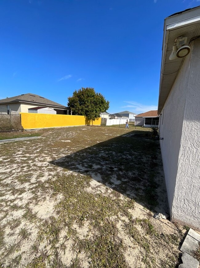 Building Photo - ADORABLE HOME