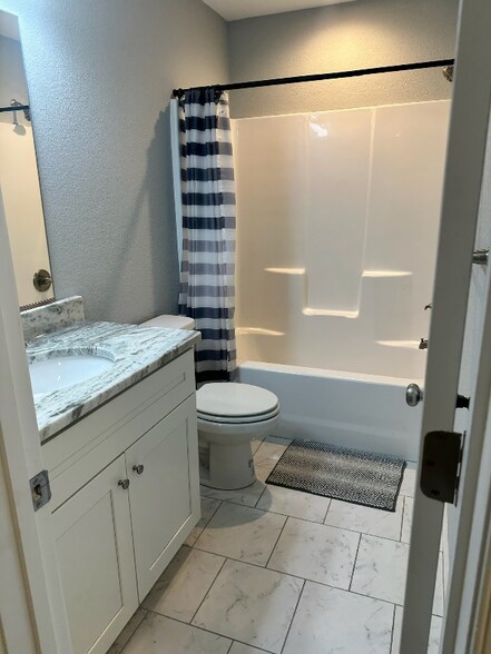 Building Photo - 521 Ashley Ave