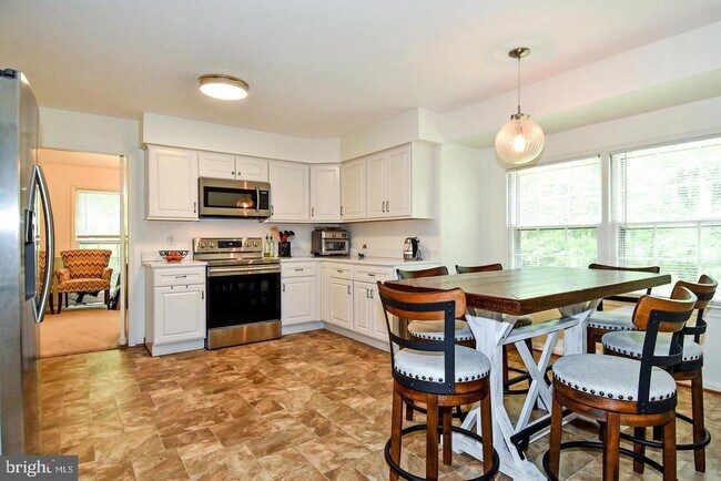 Building Photo - 3714 Carriage House Ct