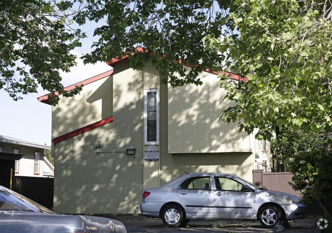 Building Photo - 1061 Elmhurst Ave