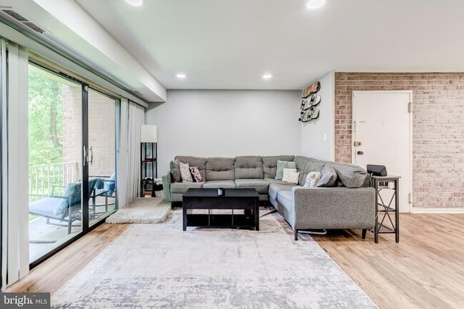 Building Photo - 6012 Westchester Dr