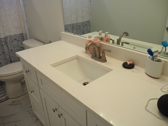 Building Photo - 4 Bed 2.5 Bath Duplex in Ft Worth