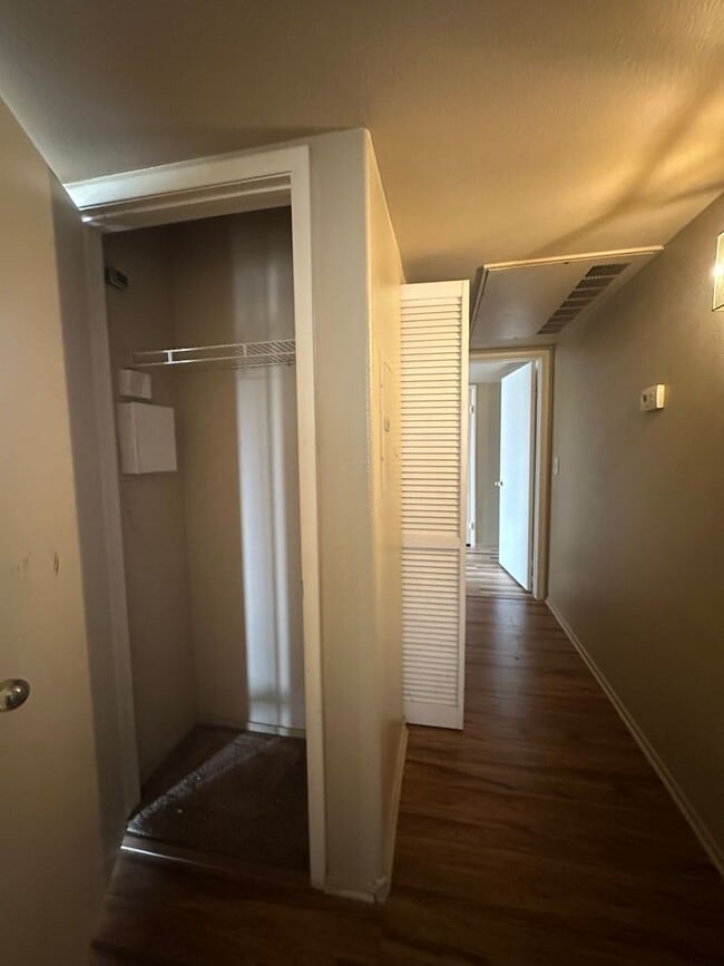 Building Photo - 5222 Mandalay Springs Dr