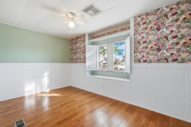 Building Photo - 2237 W Foothill St