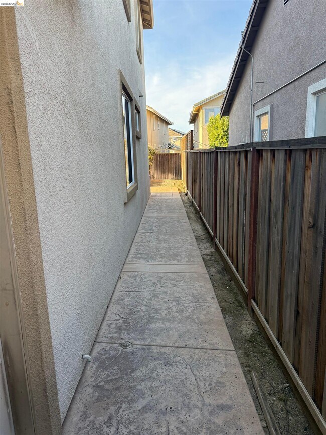 Building Photo - 5107 Fern Ridge Cir