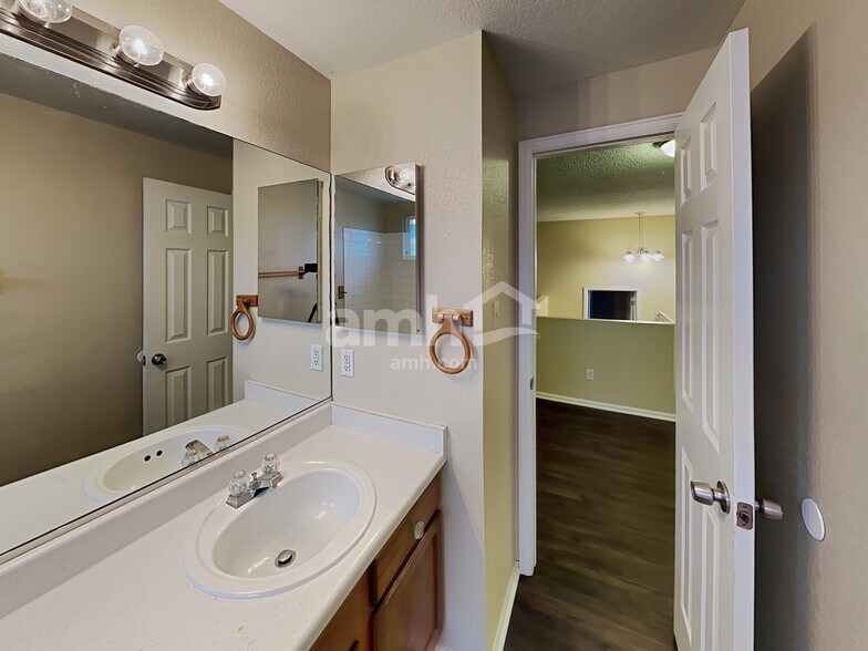 Building Photo - 11468 River Run Pky