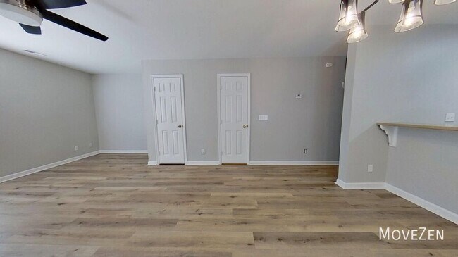 Building Photo - 5042 Lamppost Cir