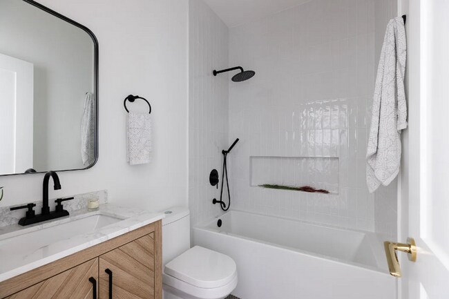 Building Photo - Stunning Echo Park house + Creative Space/Studio - Prime location walking distance to Sunset Blvd...