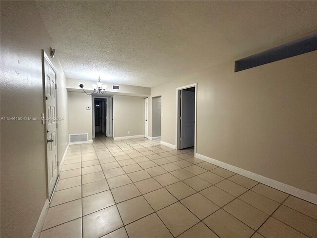 Building Photo - 2700 Riverside Dr