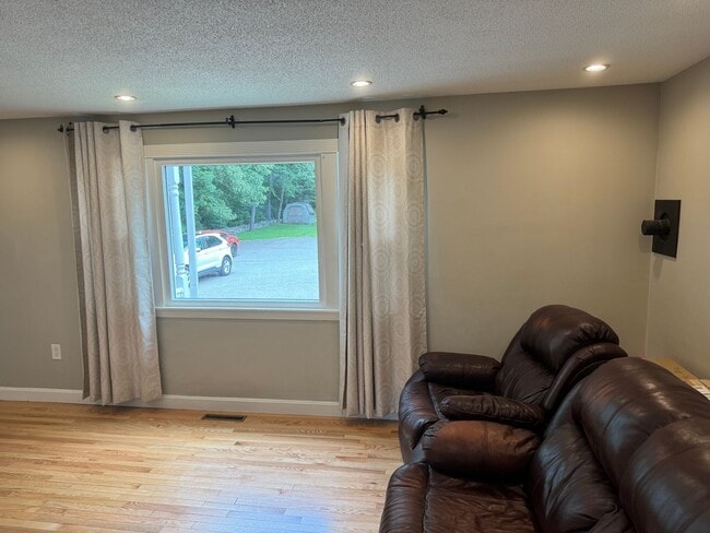 Building Photo - Modern 3 Bedroom Single Family - Available...