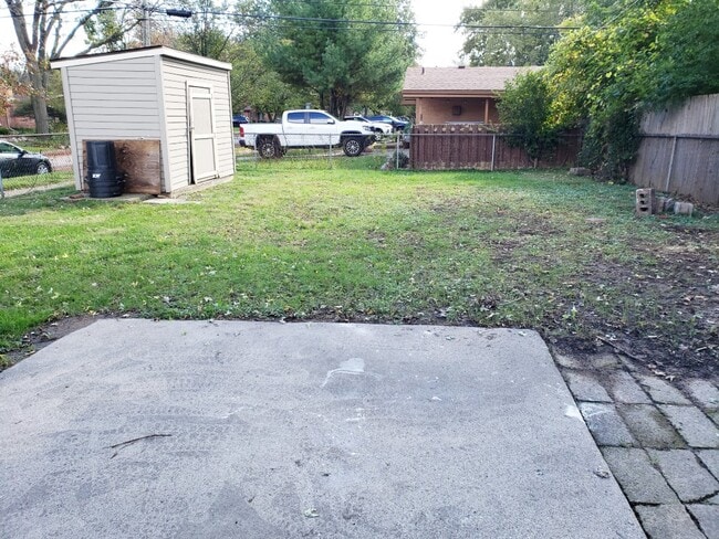 Building Photo - 2803 Normandy Rd