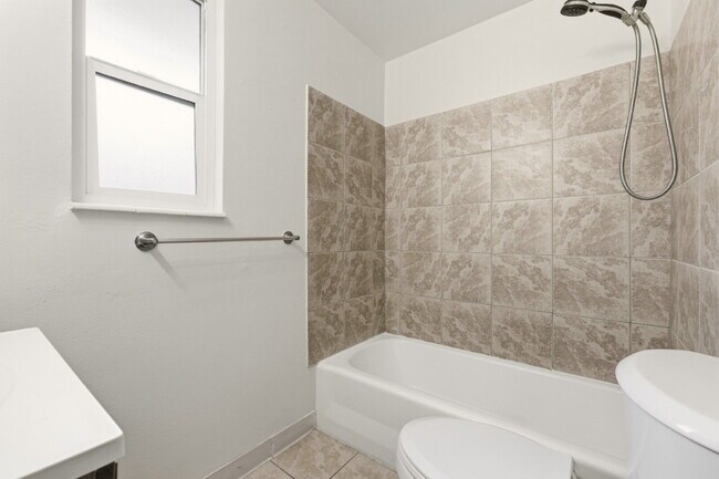 Building Photo - Remodeled 1 Bedroom 1 Bathroom with Easy Access  to Aurora Central and Downtown Denver!