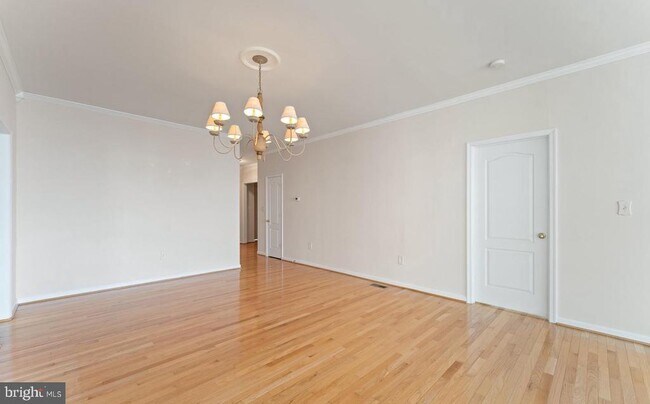 Building Photo - 575 Hunters Rd