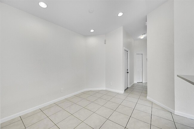 Building Photo - 5642 NW 118th Dr