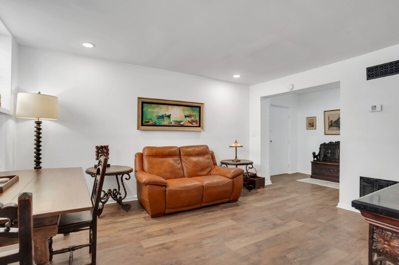 Building Photo - 121 W Hall St