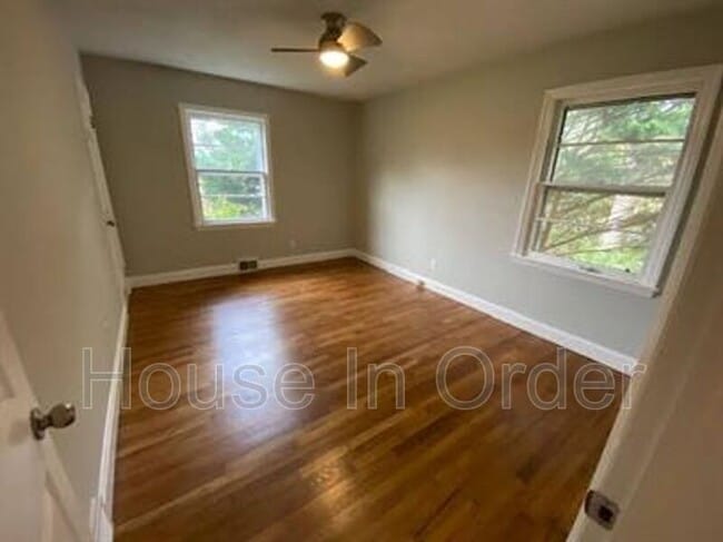 Building Photo - 103 Cedar Ln