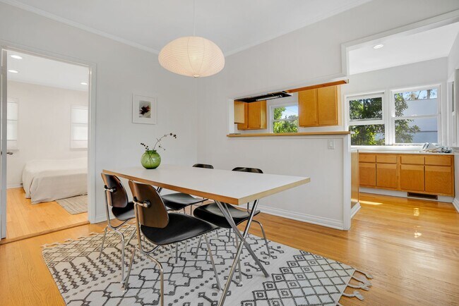 Building Photo - Charming Mid-Century Home for Lease in Pasadena’s San Rafael Hills