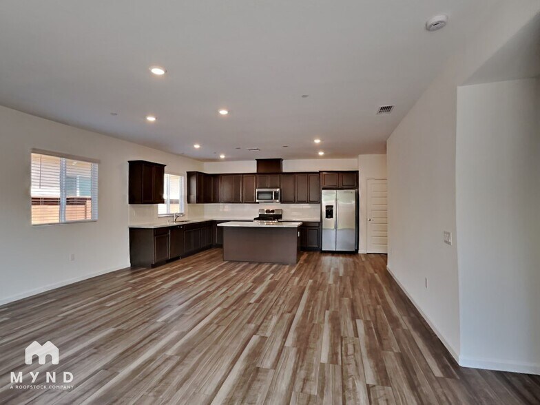 Building Photo - 1688 Bullock Dr