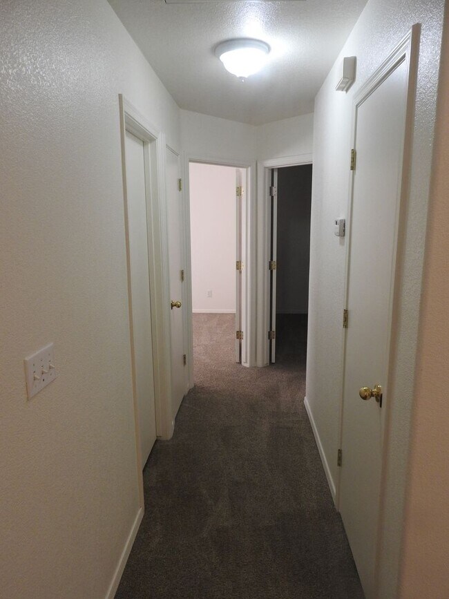 Building Photo - K-1022