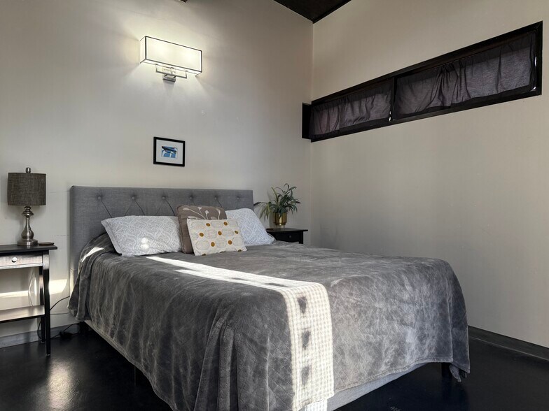 Building Photo - 1720 Avenida Cristo Rey NW